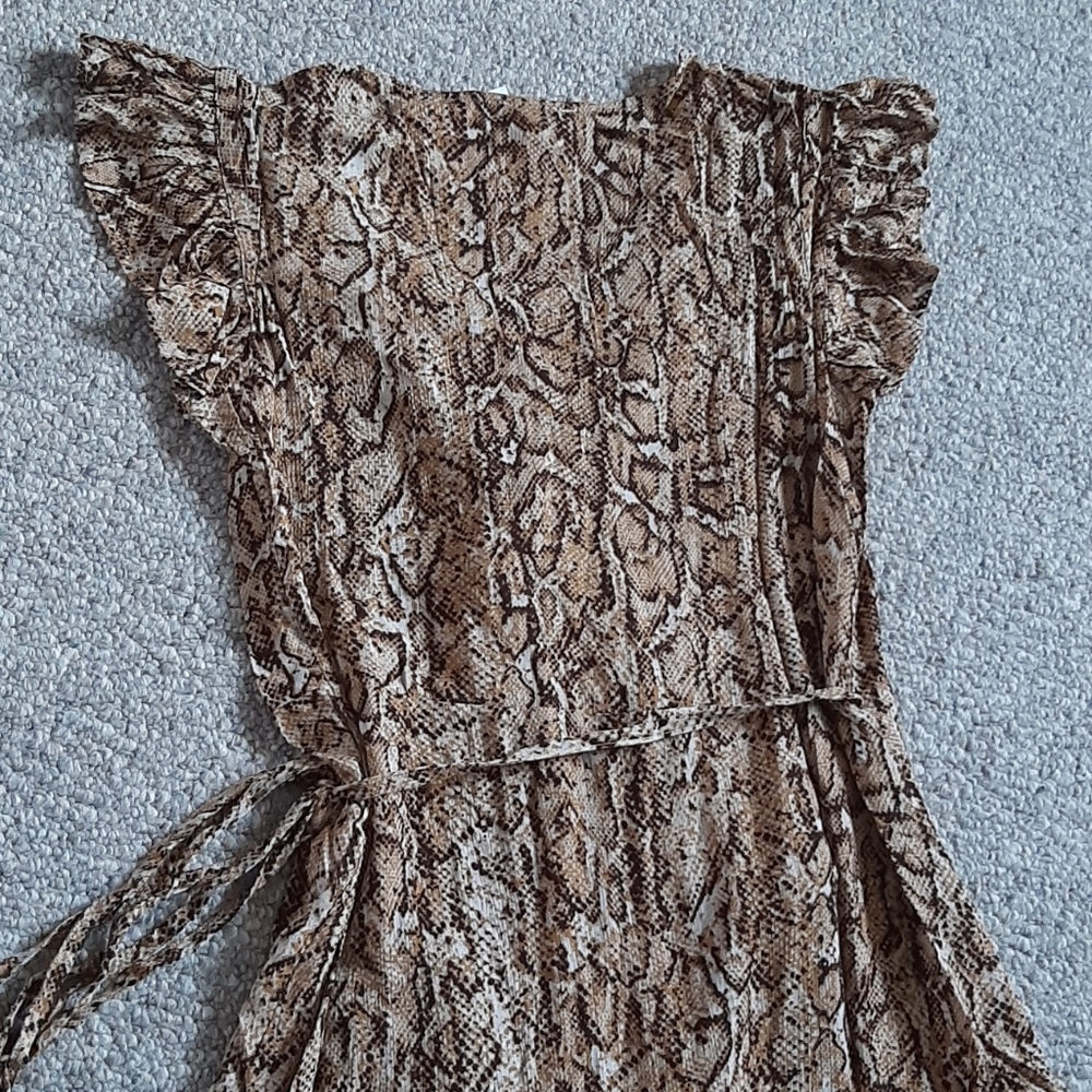 New Snake Skin Print Short Sleeve Wrap Maxi Dress. - Picture 8 of 11